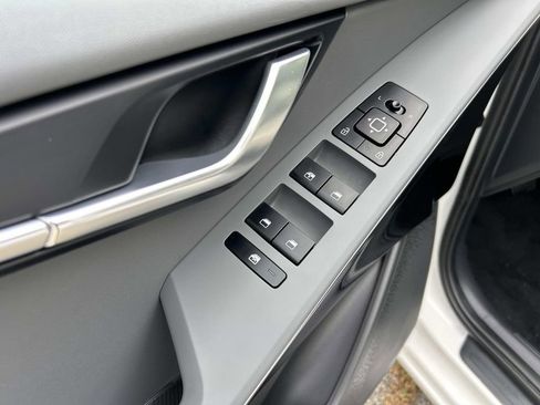 Certified 2025 Kia Niro EX FWD image 14