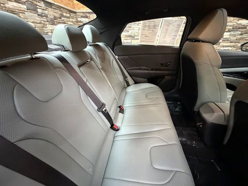 Certified 2025 Hyundai Elantra Limited image 31