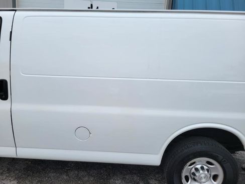 Used 2016 Chevrolet Express 2500 image 5