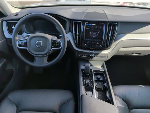 Used 2025 Volvo XC60 B5 Plus image 20