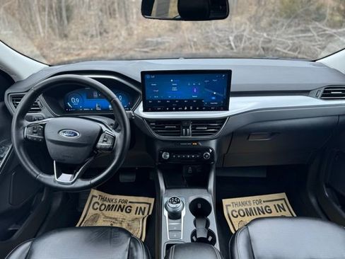 Used 2024 Ford Escape Platinum AWD/4WD image 21