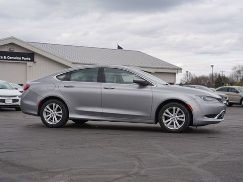 Used 2015 Chrysler 200 Limited FWD image 2