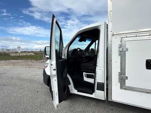 Used 2019 Mercedes-Benz Sprinter 170 image 12