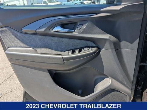 Used 2023 Chevrolet TrailBlazer LT FWD image 10