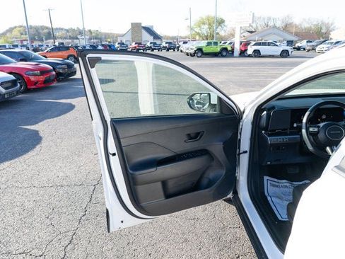 Used 2025 Hyundai Kona SEL image 10