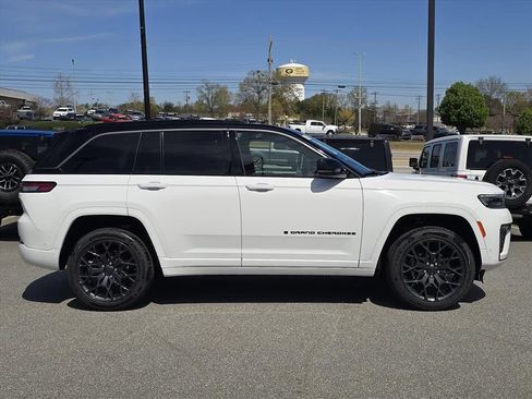 New 2026 Jeep Grand Cherokee Summit AWD/4WD image 2