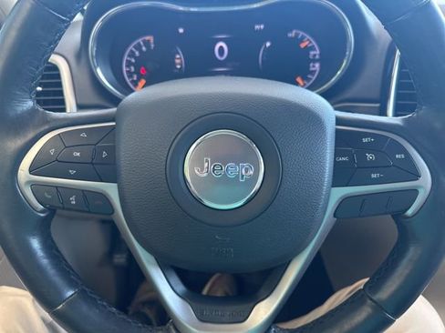 Used 2019 Jeep Grand Cherokee Limited w/ Luxury Group II AWD/4WD image 18