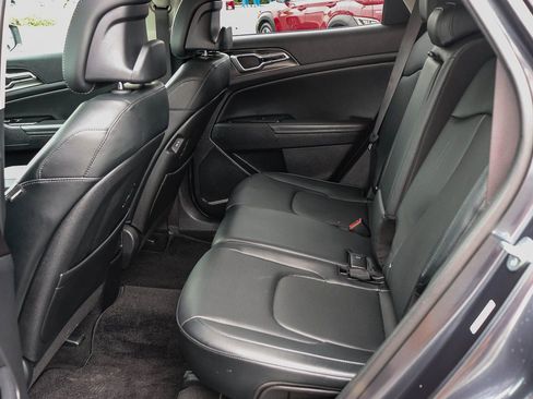 Used 2024 Kia Sportage EX FWD image 17