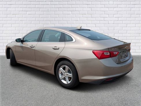 Used 2024 Chevrolet Malibu LT image 3