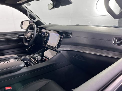 Used 2022 Jeep Wagoneer Series II image 29