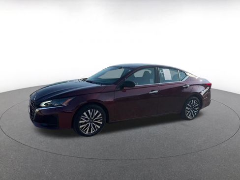 Used 2025 Nissan Altima 2.5 SV image 8