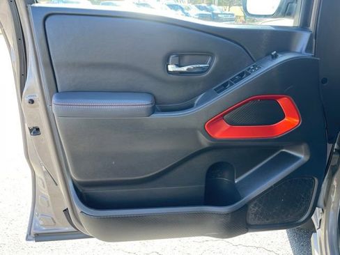 Used 2022 Nissan Frontier Pro-X image 18