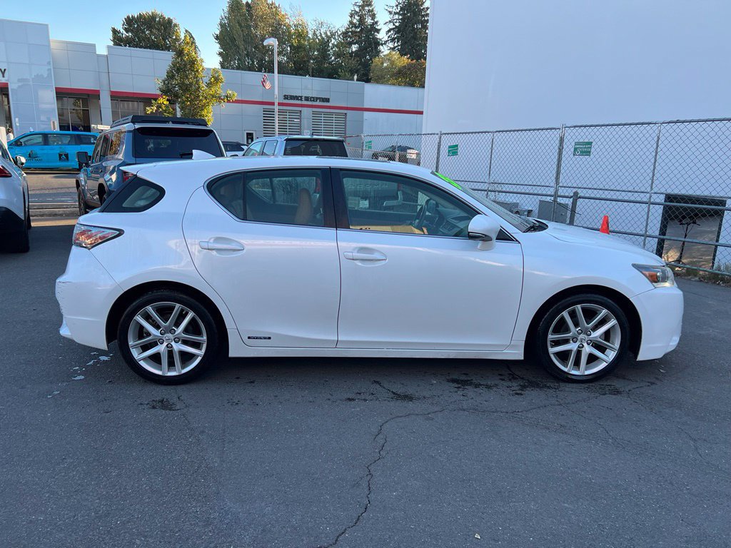 Used 2014 Lexus CT 200h FWD image 3