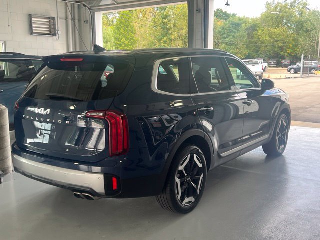 Used 2025 Kia Telluride S AWD/4WD image 3