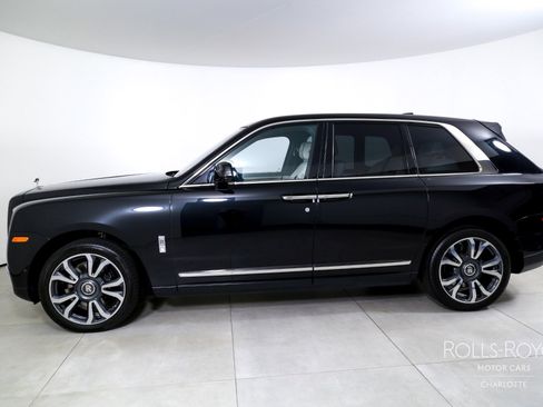 Used 2022 Rolls-Royce Cullinan image 3