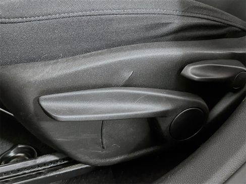 Used 2018 Jeep Renegade Latitude w/ Cold Weather Group image 19