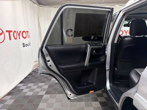 Used 2018 Toyota 4Runner SR5 Premium AWD/4WD image 17