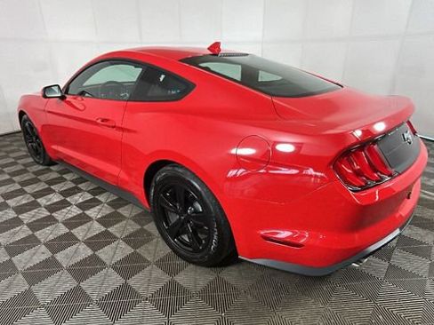 Used 2022 Ford Mustang Coupe RWD image 5