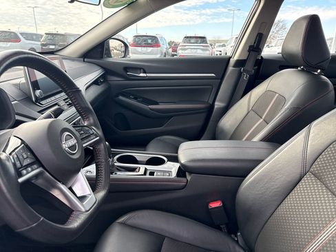 Used 2024 Nissan Altima 2.5 SR image 12