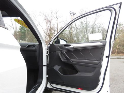 Used 2023 Volkswagen Tiguan SE R-Line image 12