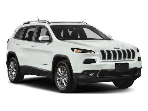 Used 2017 Jeep Cherokee Limited w/ Technology Group AWD/4WD image 6