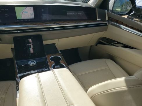 Used 2025 Cadillac Escalade ESV Sport Platinum w/ LPO, Floor Liner Package AWD/4WD image 17