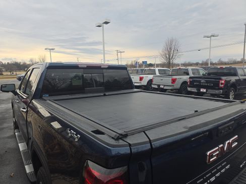 Used 2022 GMC Sierra 1500 SLT w/ SLT Convenience Package image 10