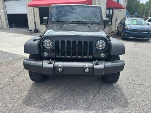 Used 2015 Jeep Wrangler Unlimited Rubicon w/ Connectivity Group AWD/4WD image 4