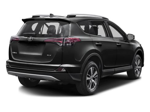 Used 2018 Toyota RAV4 XLE AWD/4WD image 3