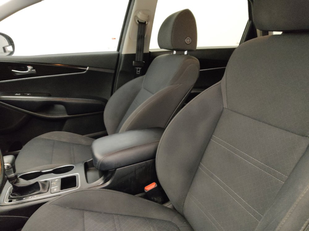 Used 2019 Kia Sorento S FWD image 17