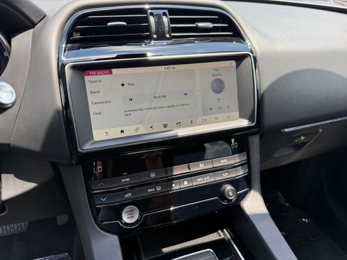 Used 2020 Jaguar F-PACE Premium AWD/4WD image 19