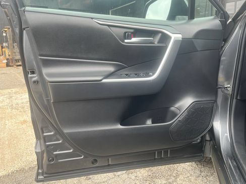 Used 2025 Toyota RAV4 XLE AWD/4WD image 21