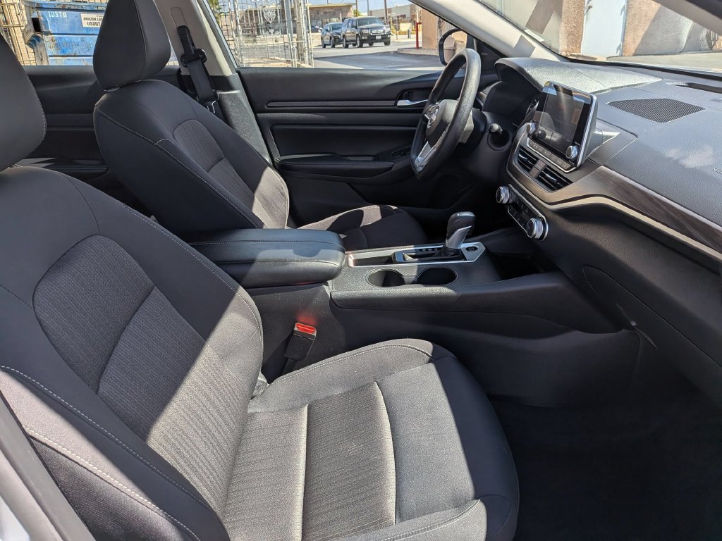 Used 2025 Nissan Altima 2.5 SV FWD image 30