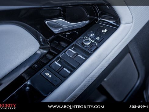Used 2022 Land Rover Range Rover Evoque R-Dynamic S image 14