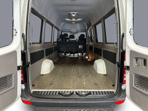 Used 2016 Mercedes-Benz Sprinter 2500 image 21