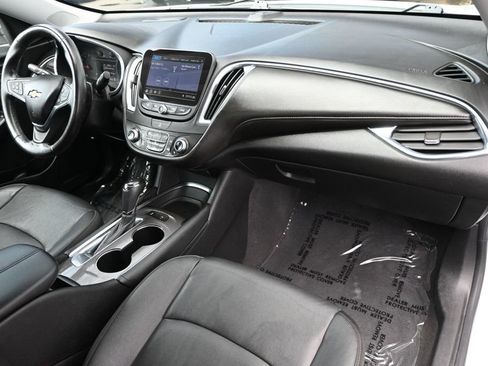 Used 2019 Chevrolet Malibu LT w/ Leather Package FWD image 12