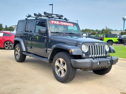 Used 2018 Jeep Wrangler Unlimited Sahara w/ Connectivity Group AWD/4WD image 8