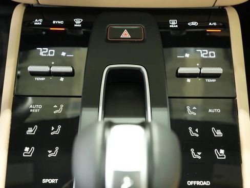 Certified 2026 Porsche Macan AWD/4WD image 21