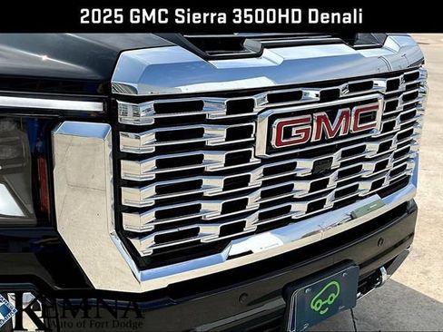 Used 2025 GMC Sierra 3500 Denali w/ Denali Reserve Package AWD/4WD image 41