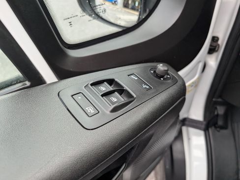Used 2024 RAM ProMaster 2500 w/ Convenience Group FWD image 18