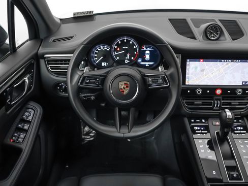 Used 2025 Porsche Macan image 16