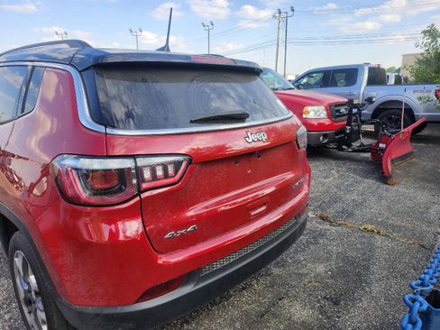 Used 2019 Jeep Compass Limited AWD/4WD image 5