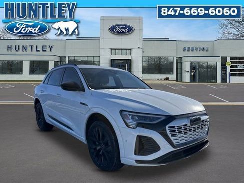 Used 2024 Audi Q8 e-tron Prestige image 4