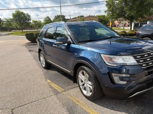 Used 2017 Ford Explorer Limited w/ Equipment Group 301A AWD/4WD image 4
