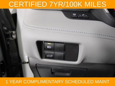 Used 2024 Toyota Highlander XLE AWD/4WD image 19