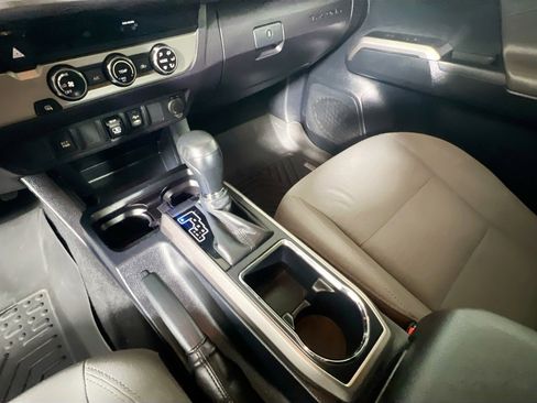 Used 2018 Toyota Tacoma SR5 image 25