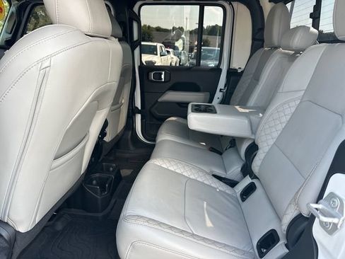 Used 2023 Jeep Gladiator Overland AWD/4WD image 14
