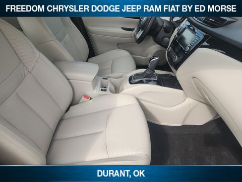 Used 2022 Nissan Rogue Sport SL FWD image 9