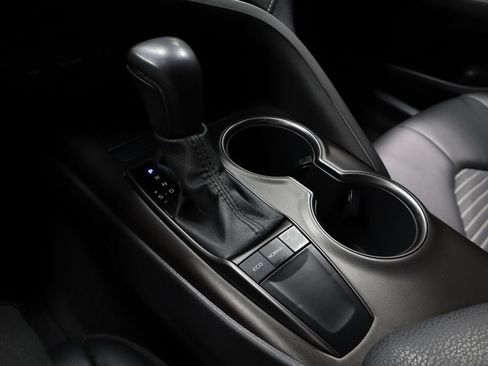 Used 2022 Toyota Camry SE w/ Convenience Package FWD image 30