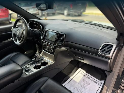 Used 2019 Jeep Grand Cherokee Limited AWD/4WD image 17